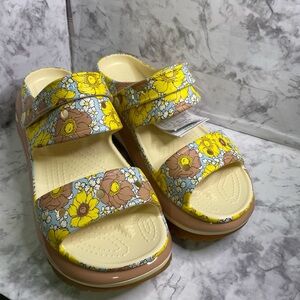 New Crocs Mega Crush  Retro Florad  Sandal Vanilla Crocs Size M 12